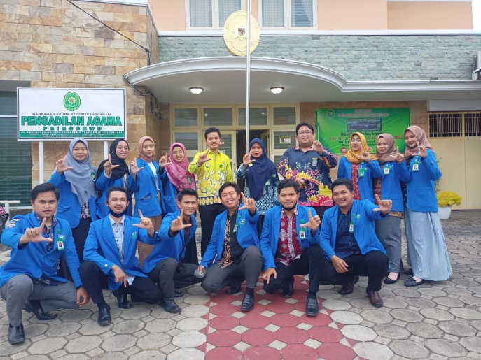 Foto bersama Mahasiswa PPL IAIN Metro dengan Hakim Pembimbing dan Sekretaris PA Pringsewu 1